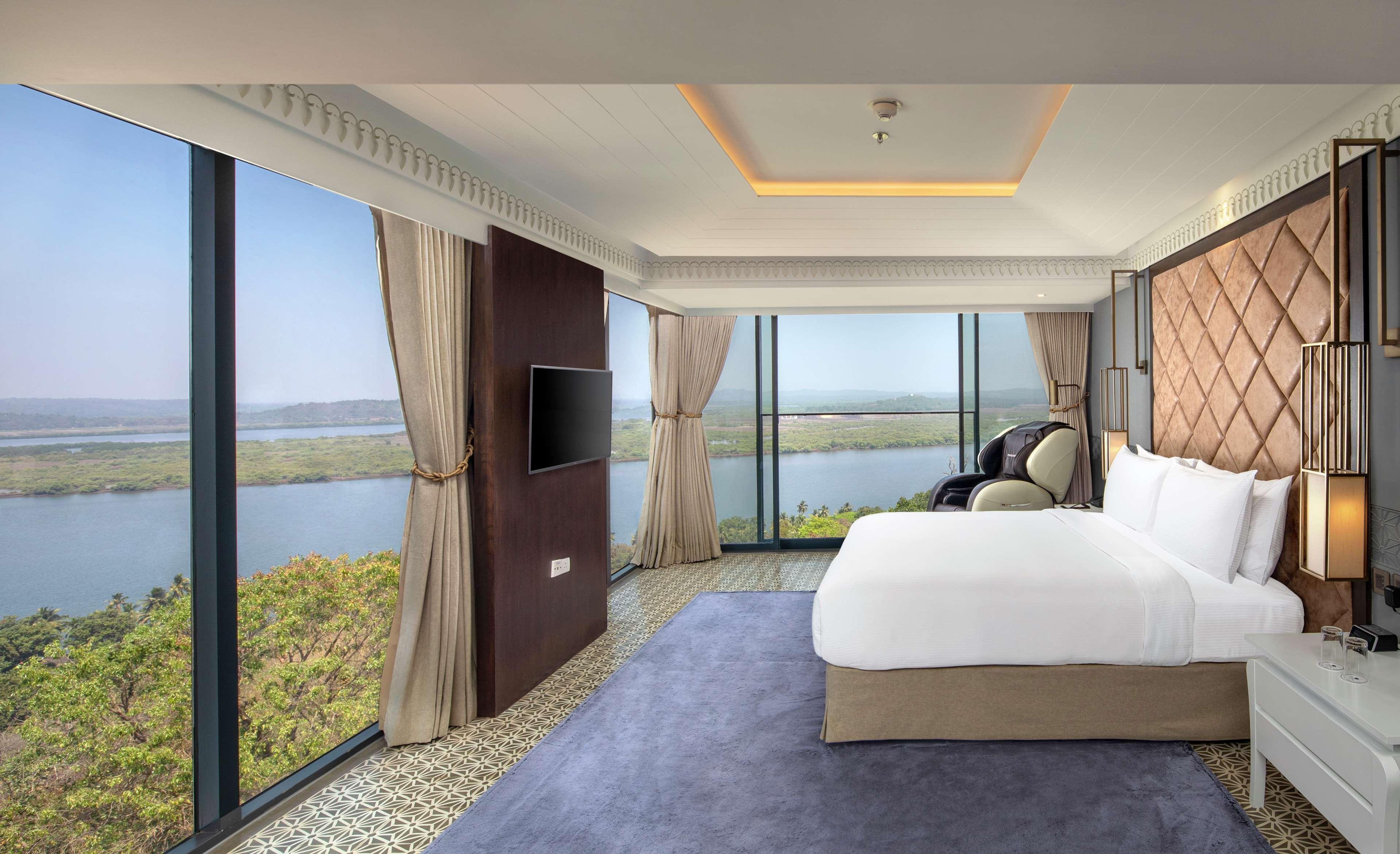 Doubletree By Hilton Goa - Panaji Hotel Kültér fotó