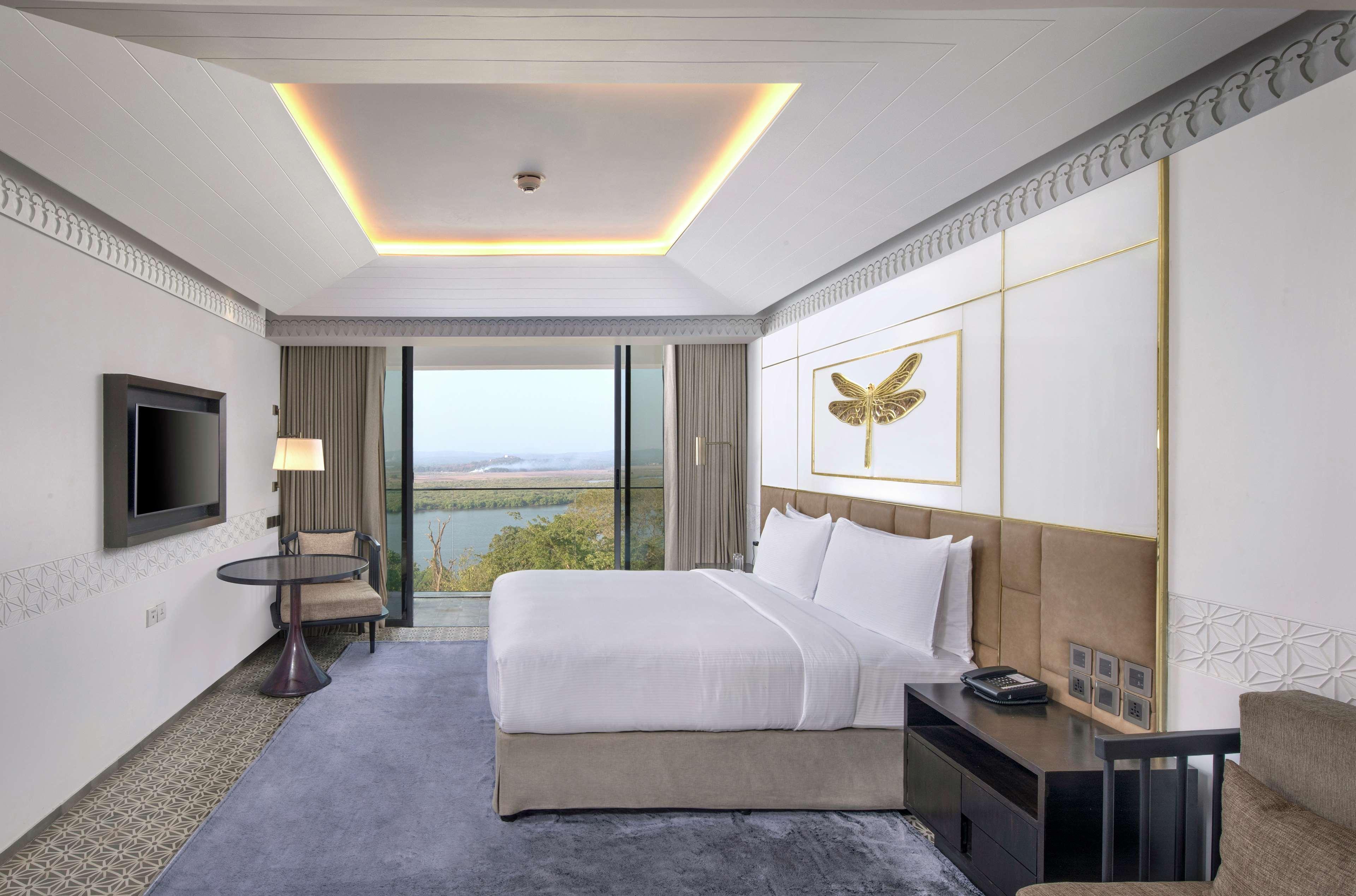Doubletree By Hilton Goa - Panaji Hotel Kültér fotó