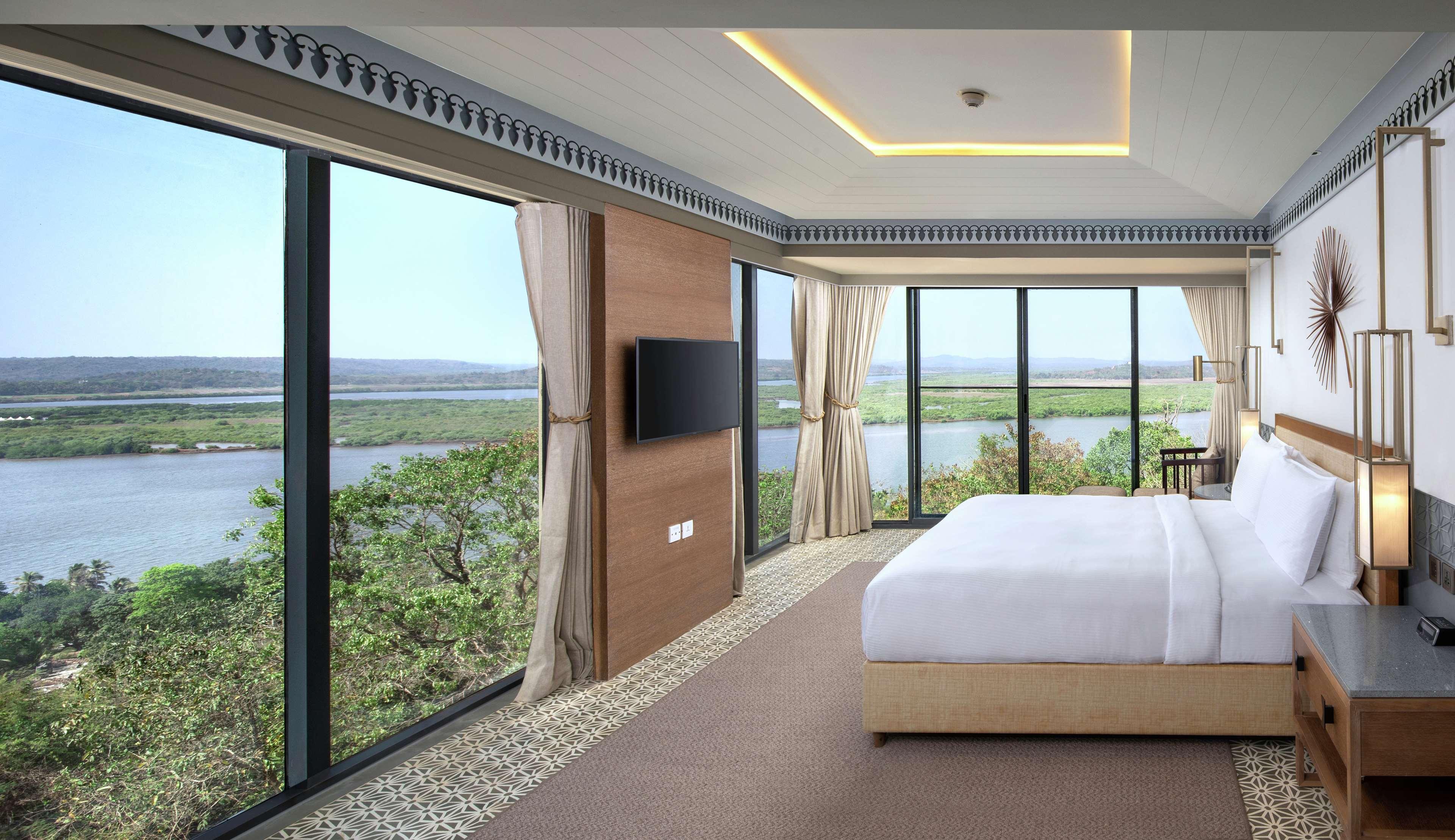 Doubletree By Hilton Goa - Panaji Hotel Kültér fotó
