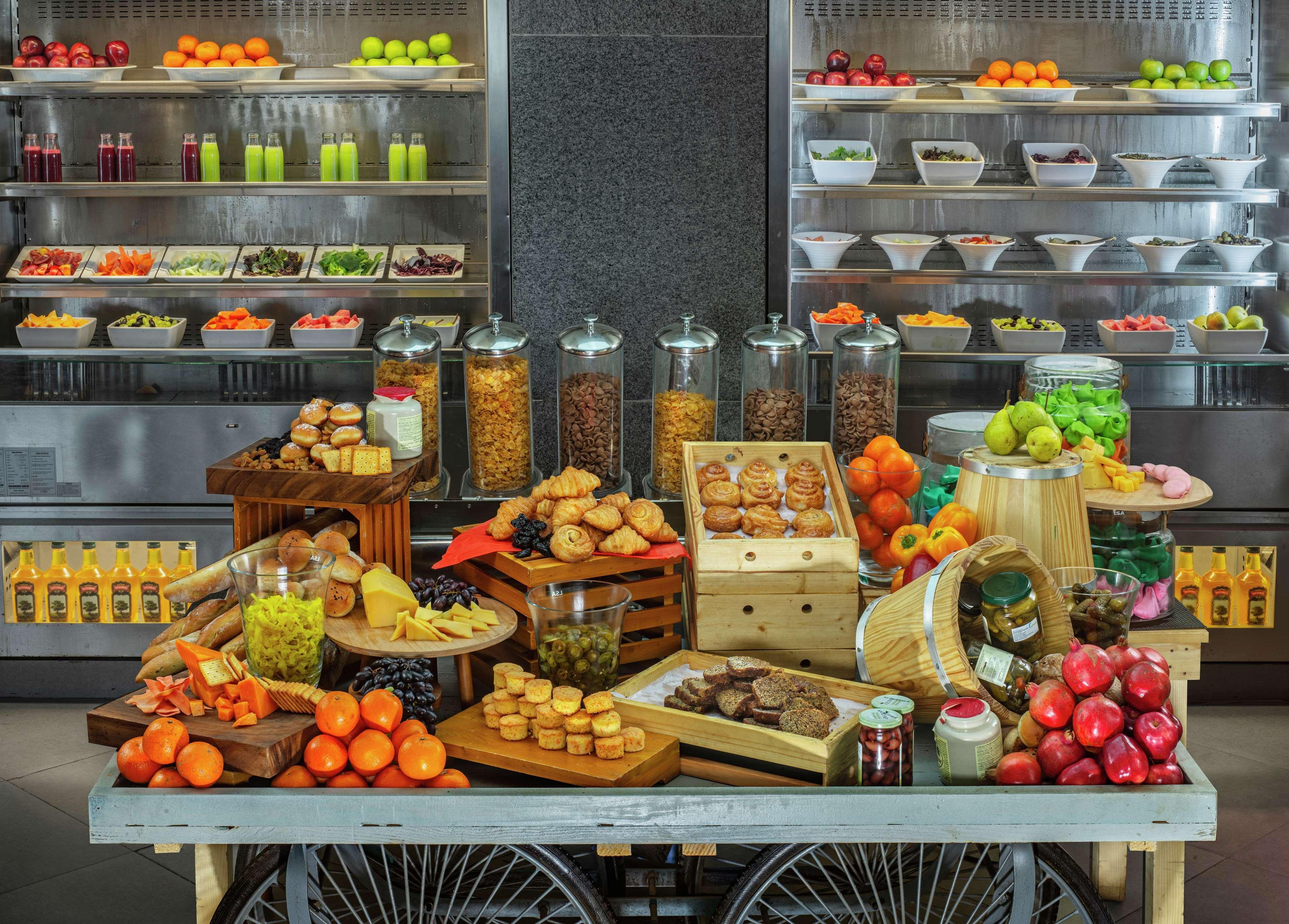 Doubletree By Hilton Goa - Panaji Hotel Kültér fotó