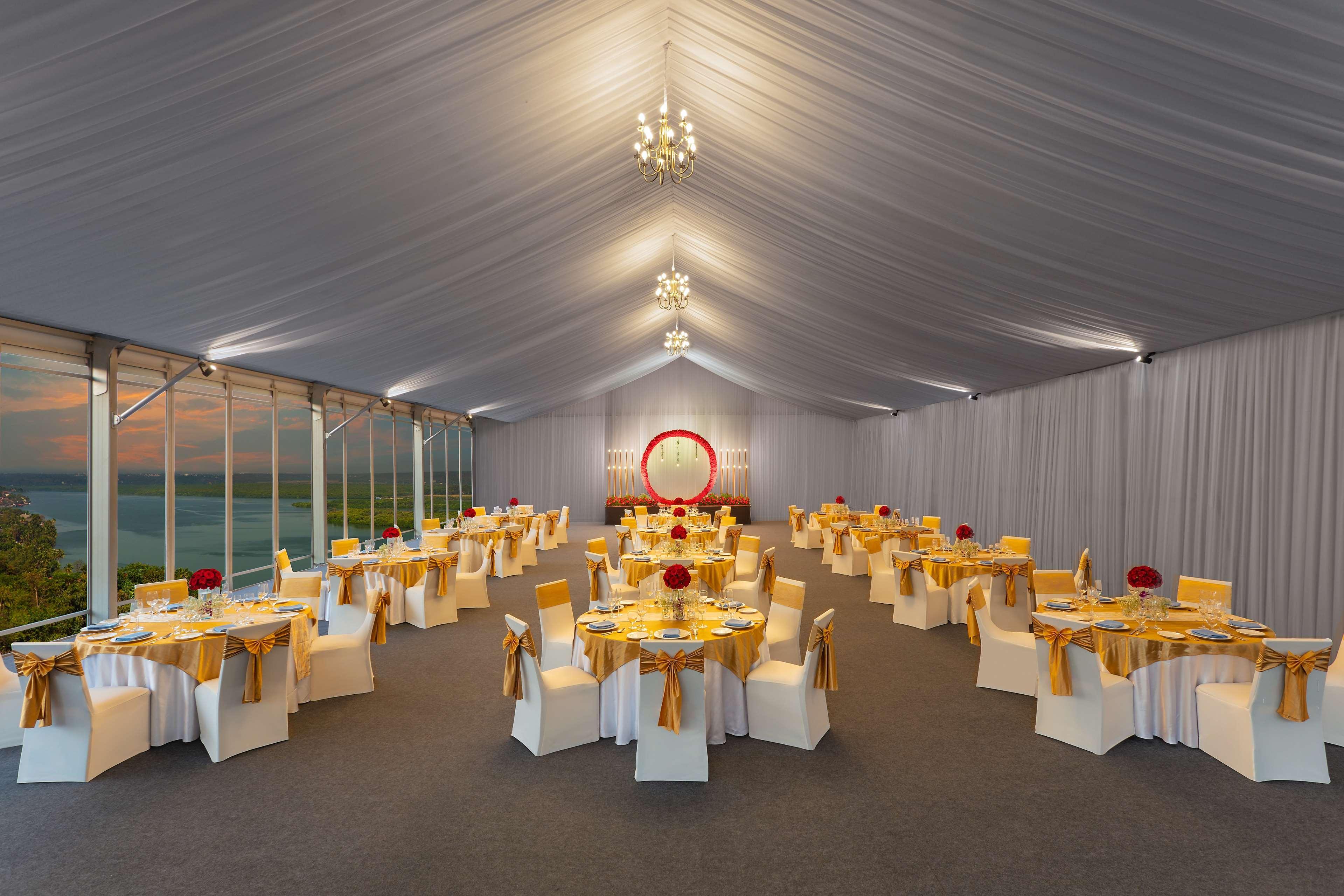 Doubletree By Hilton Goa - Panaji Hotel Kültér fotó