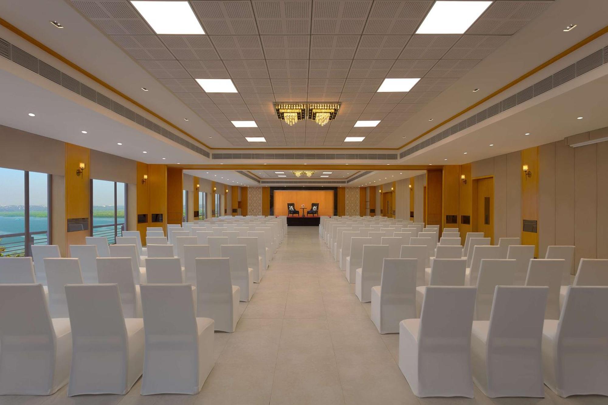 Doubletree By Hilton Goa - Panaji Hotel Kültér fotó