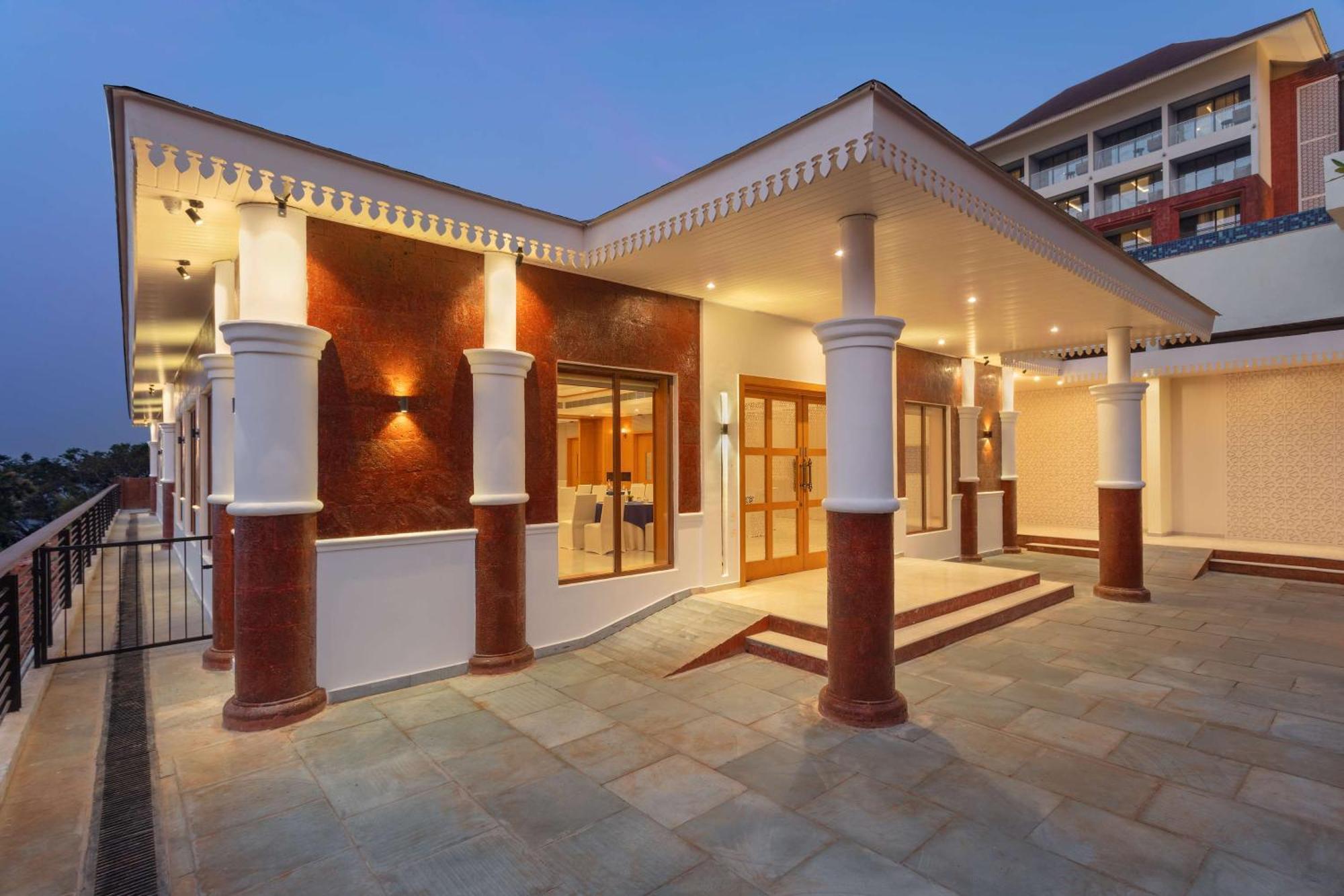 Doubletree By Hilton Goa - Panaji Hotel Kültér fotó