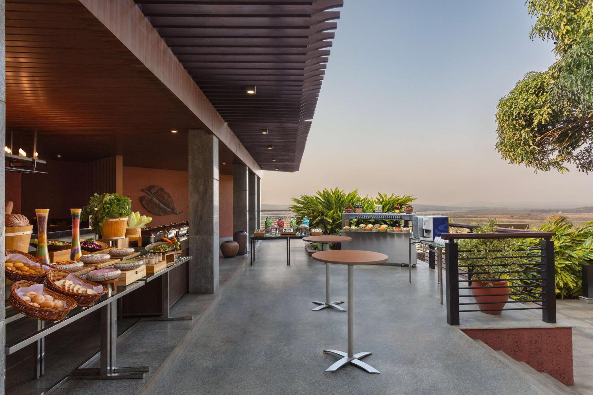 Doubletree By Hilton Goa - Panaji Hotel Kültér fotó