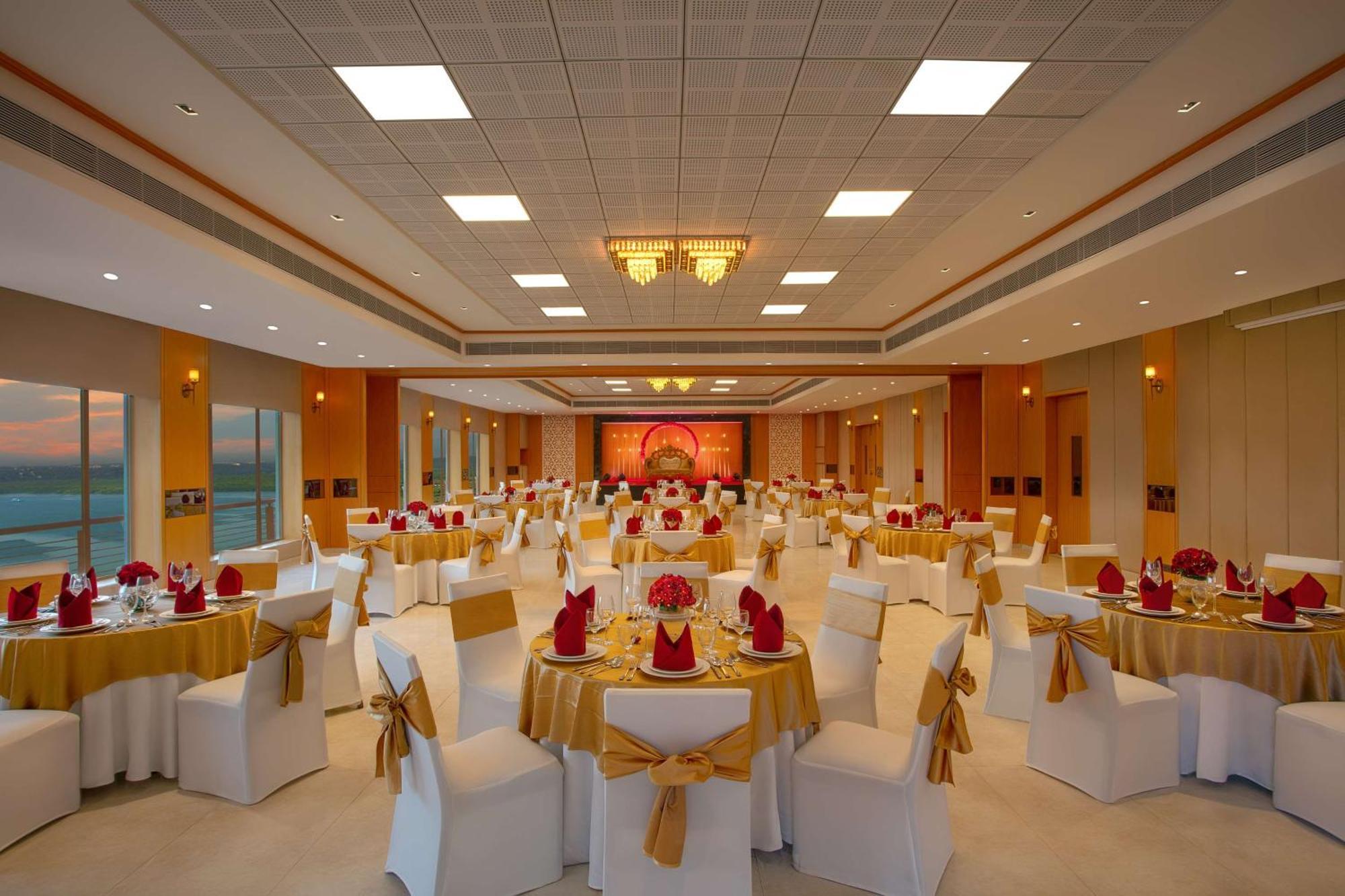 Doubletree By Hilton Goa - Panaji Hotel Kültér fotó