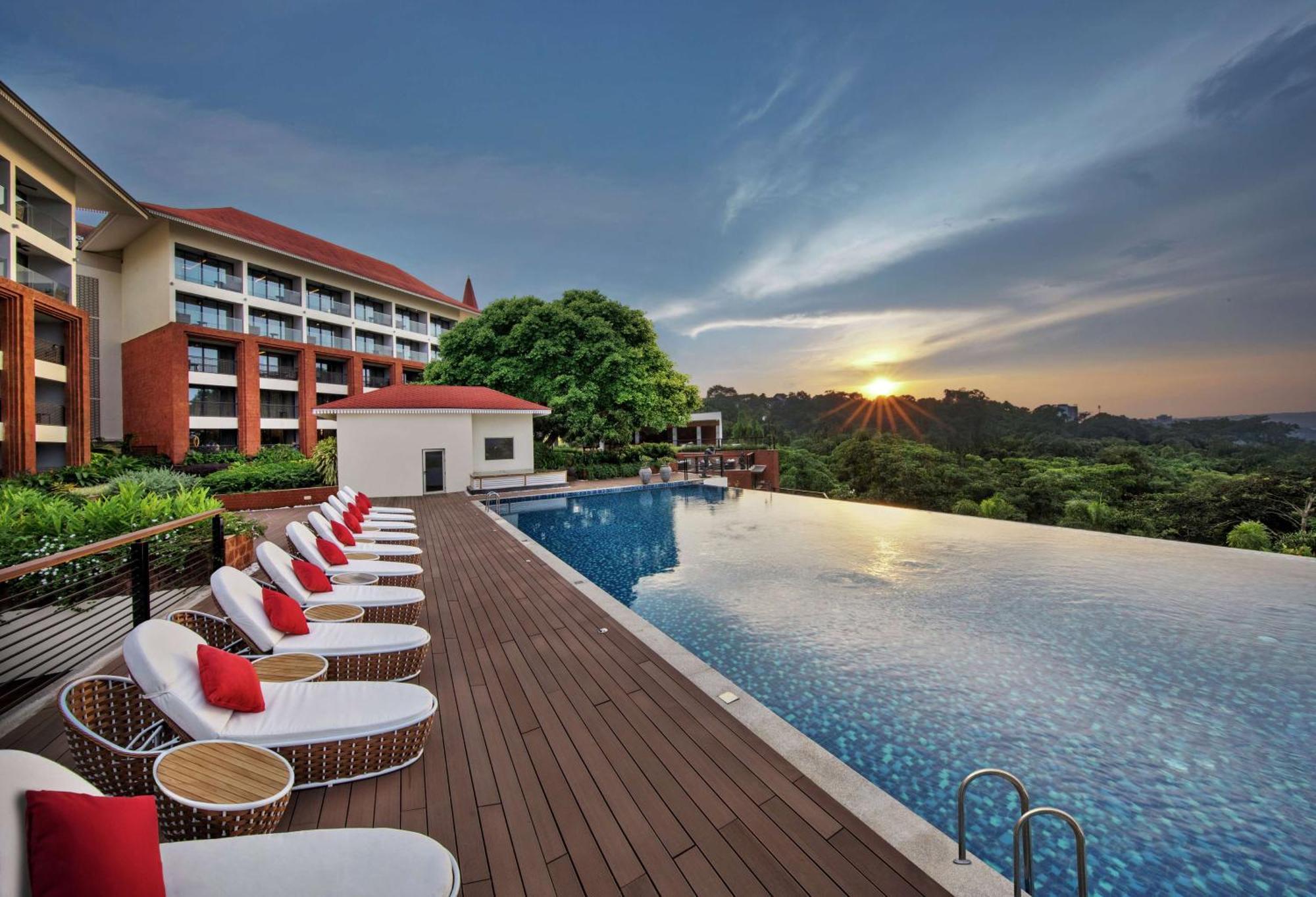 Doubletree By Hilton Goa - Panaji Hotel Kültér fotó