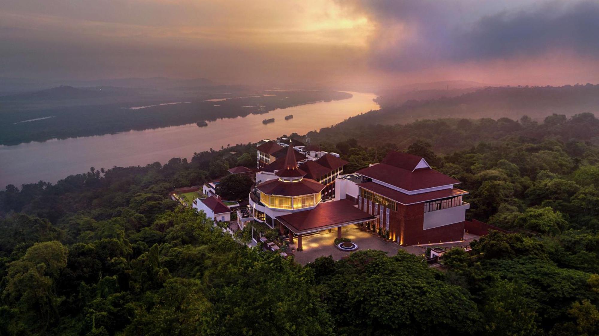 Doubletree By Hilton Goa - Panaji Hotel Kültér fotó