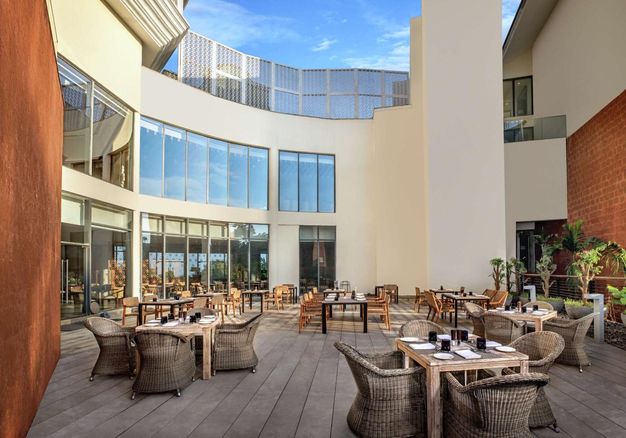 Doubletree By Hilton Goa - Panaji Hotel Kültér fotó